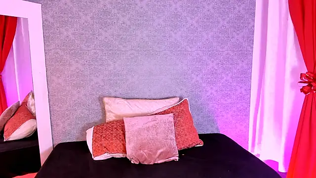 Snapshot of CatrinaRossi chatting on January 5, 2025, 8:10 pm CatrinaRossi online show from January 5, 2025, 8:10 pm