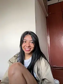 Liissa cute  online show from December 18, 2024, 4:17 pm