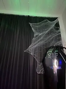 Snapshot of Emaa- chatting on October 11, 2025, 2:12 am Emaa- online show from October 11, 2025, 2:12 am