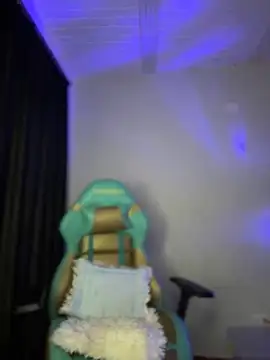 Snapshot of Emaa- chatting on November 9, 2025, 5:11 am Emaa- online show from November 9, 2025, 5:11 am