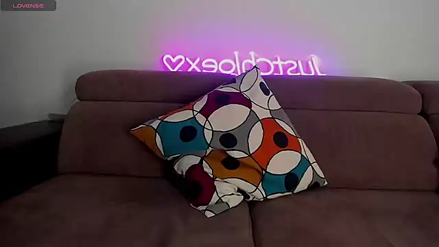 Snapshot of justchloex chatting on October 25, 2025, 9:37 pm justchloex online show from October 25, 2025, 9:37 pm