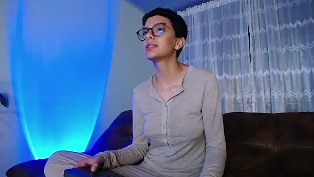 Snapshot of peyton_golden1 chatting on March 19, 2025, 7:29 am peyton golden1 online show from March 19, 2025, 7:29 am