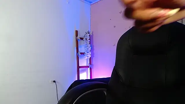 Snapshot of peyton_golden1 chatting on September 27, 2025, 3:34 am peyton golden1 online show from September 27, 2025, 3:34 am