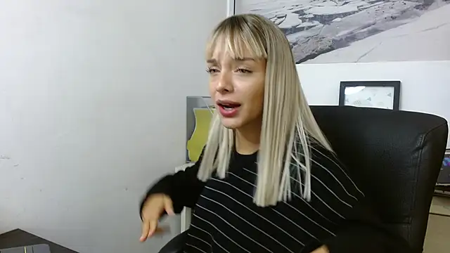 peyton golden1 online show from November 21, 2025, 4:00 am