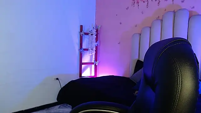 Snapshot of peyton_golden1 chatting on October 12, 2025, 3:30 am peyton golden1 online show from October 12, 2025, 3:30 am