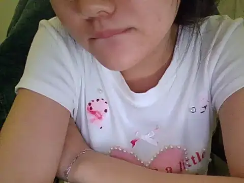 Snapshot of Yin-girl chatting on September 19, 2025, 8:02 pm Yin-girl online show from September 19, 2025, 8:02 pm