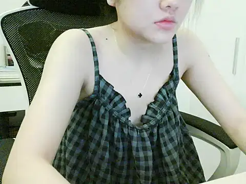 Yin-girl online show from December 15, 2025, 6:36 pm