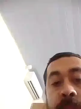 juanbenitez2 online show from March 16, 2025, 12:44 pm