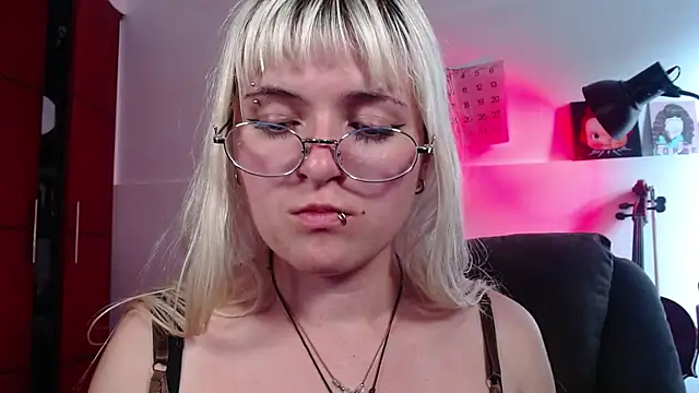 Snapshot of NEXT_DOOR_GIRL_ chatting on September 16, 2025, 9:49 pm NEXT DOOR GIRL online show from September 16, 2025, 9:49 pm