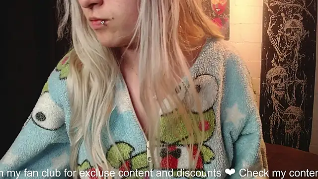 NEXT DOOR GIRL  online show from January 25, 2025, 3:40 am