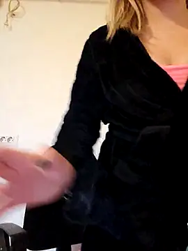 Selenna emma online show from October 6, 2025, 12:39 pm