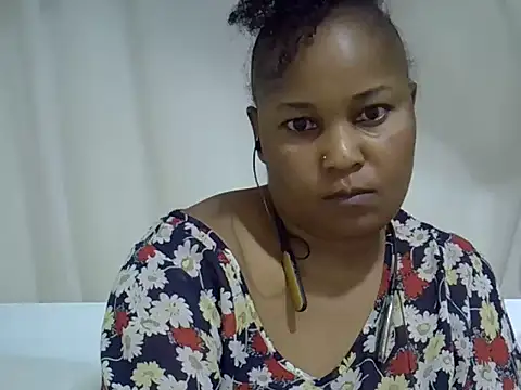 Snapshot of browndolly12 chatting on October 2, 2025, 5:33 am browndolly12 online show from October 2, 2025, 5:33 am