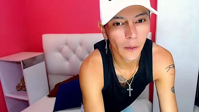  snopyy  online show from February 18, 2025, 7:52 pm