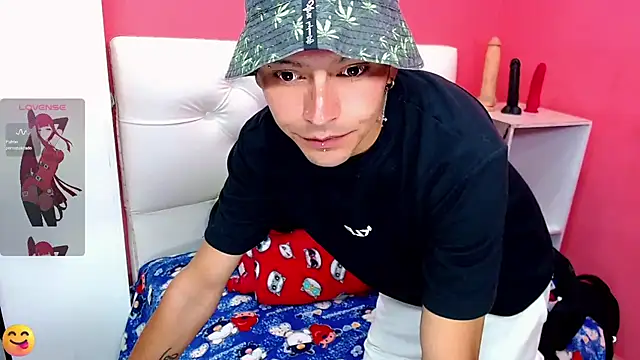  snopyy  online show from February 8, 2025, 2:38 pm