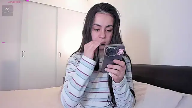 Snapshot of guccipussy1 chatting on January 17, 2025, 12:42 am guccipussy1 online show from January 17, 2025, 12:42 am