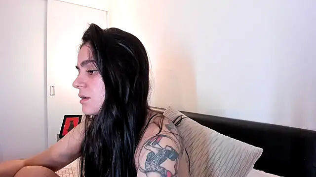 Snapshot of guccipussy1 chatting on February 20, 2025, 11:32 pm guccipussy1 online show from February 20, 2025, 11:32 pm