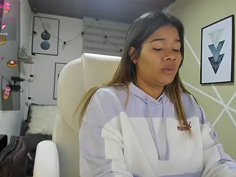 Snapshot of Enma__clark chatting on October 25, 2025, 4:11 am Enma  clark online show from October 25, 2025, 4:11 am