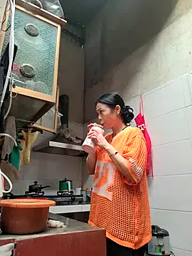 Snapshot of Tinease chatting on October 25, 2025, 3:28 am Tinease online show from October 25, 2025, 3:28 am