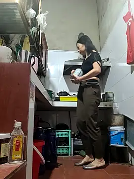 Snapshot of Tinease chatting on October 28, 2025, 10:31 pm Tinease online show from October 28, 2025, 10:31 pm