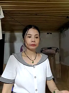 Snapshot of Tinease chatting on September 22, 2025, 12:44 pm Tinease online show from September 22, 2025, 12:44 pm