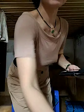 Snapshot of Tinease chatting on September 18, 2025, 3:31 am Tinease online show from September 18, 2025, 3:31 am