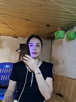 Snapshot of Tinease chatting on October 26, 2025, 3:51 am Tinease online show from October 26, 2025, 3:51 am