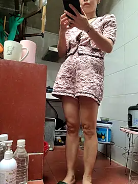 Tinease online show from September 10, 2025, 1:48 am