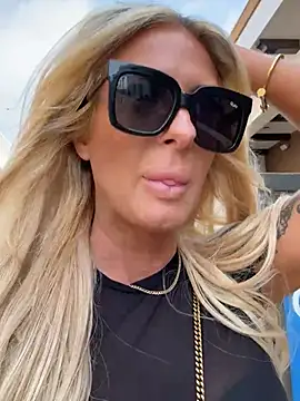 blondiluvsanal online show from February 6, 2025, 5:09 pm