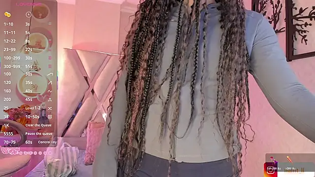 Punkys  online show from April 18, 2026, 9:44 am