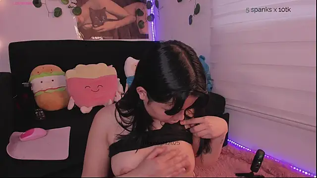 Snapshot of moonliiiight1 chatting on October 17, 2025, 10:11 pm moonliiiight1 online show from October 17, 2025, 10:11 pm