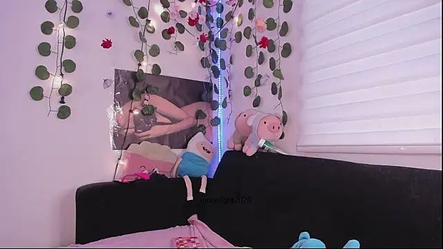 moonliiiight1 online show from March 5, 2026, 10:05 pm