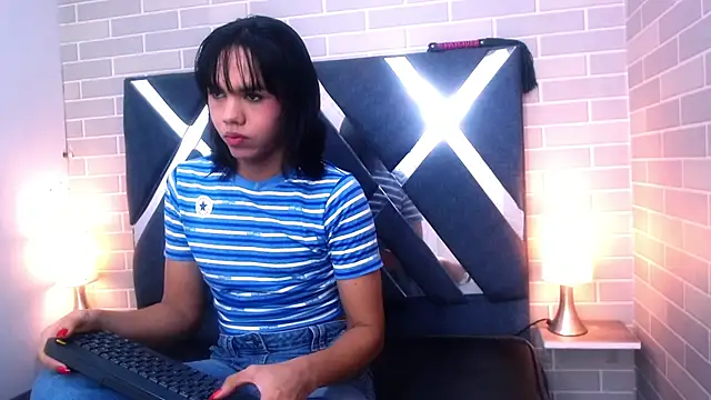 AndreaGil  online show from February 18, 2025, 11:00 am