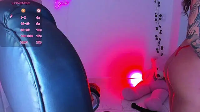 ellarosee  online show from March 27, 2026, 6:31 pm