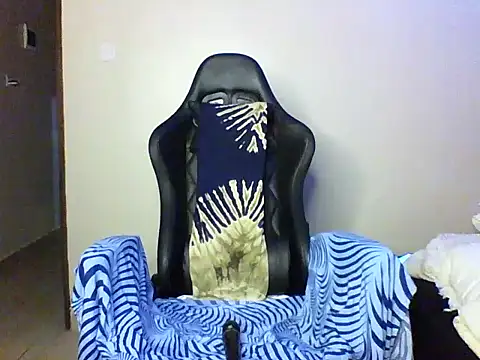 Snapshot of Candii_wet_ chatting on October 28, 2025, 7:24 pm Candii wet online show from October 28, 2025, 7:24 pm