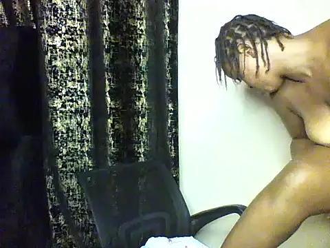 Snapshot of Candii_wet_ chatting on October 3, 2025, 7:37 pm Candii wet online show from October 3, 2025, 7:37 pm