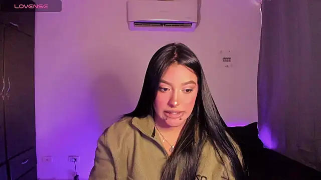 Mariana Hasper  online show from June 18, 2026, 6:24 pm
