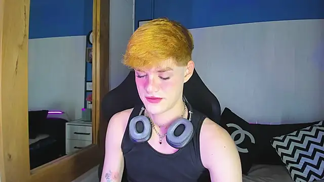 VladHellsing4 online show from October 22, 2025, 2:27 pm