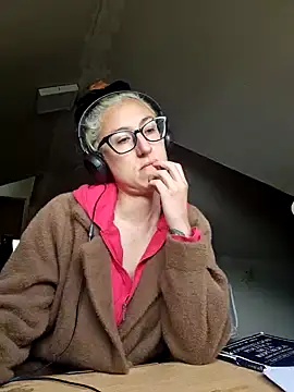 Snapshot of Afrania chatting on December 25, 2024, 4:43 pm Afrania online show from December 25, 2024, 4:43 pm