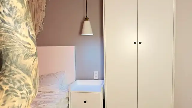 Kira mmr online show from April 4, 2026, 5:19 pm