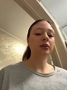 Kimsweet7 online show from April 12, 2026, 8:06 am