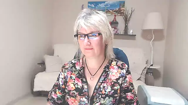 FleurMays online show from June 25, 2026, 4:32 am