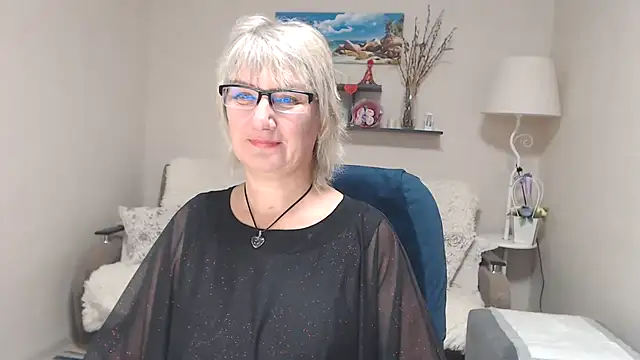 FleurMays online show from October 4, 2025, 5:20 am