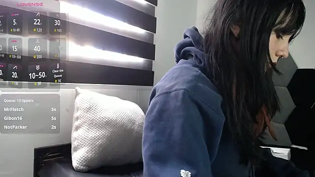 Maki Zein online show from March 11, 2025, 7:58 pm