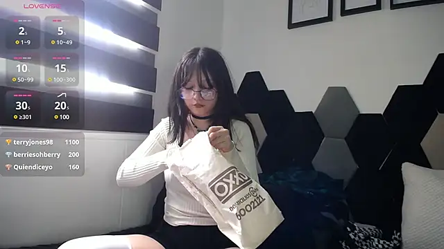 Maki Zein online show from March 10, 2025, 5:18 pm