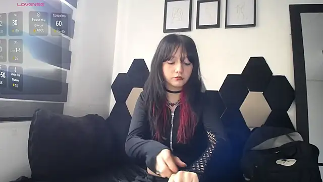 Maki Zein online show from February 14, 2025, 1:18 pm
