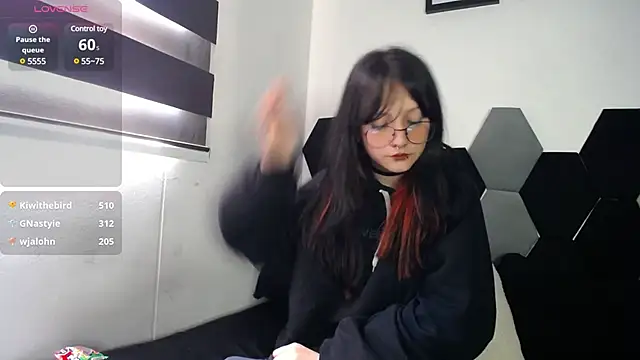 Maki Zein online show from March 13, 2025, 7:28 pm