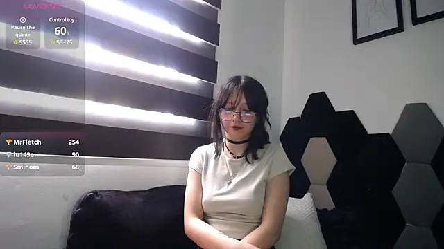 Maki Zein online show from March 11, 2025, 4:51 pm