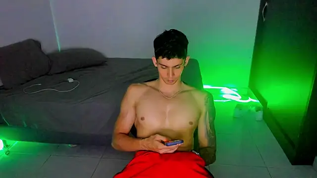 OliverBennet online show from February 19, 2025, 4:12 am