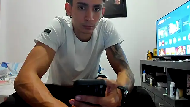 OliverBennet online show from October 7, 2025, 12:11 am