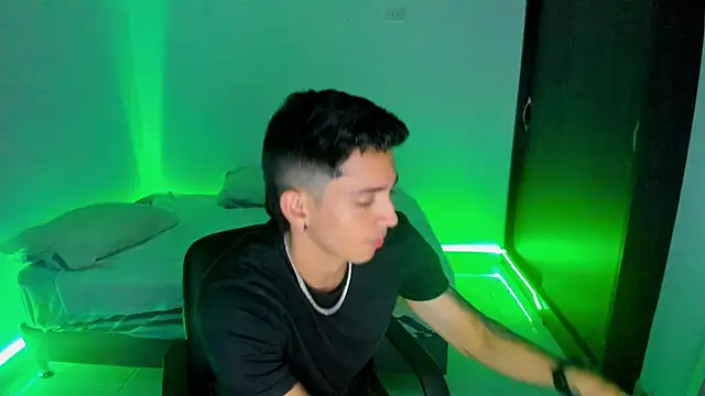 OliverBennet online show from January 18, 2025, 11:55 pm